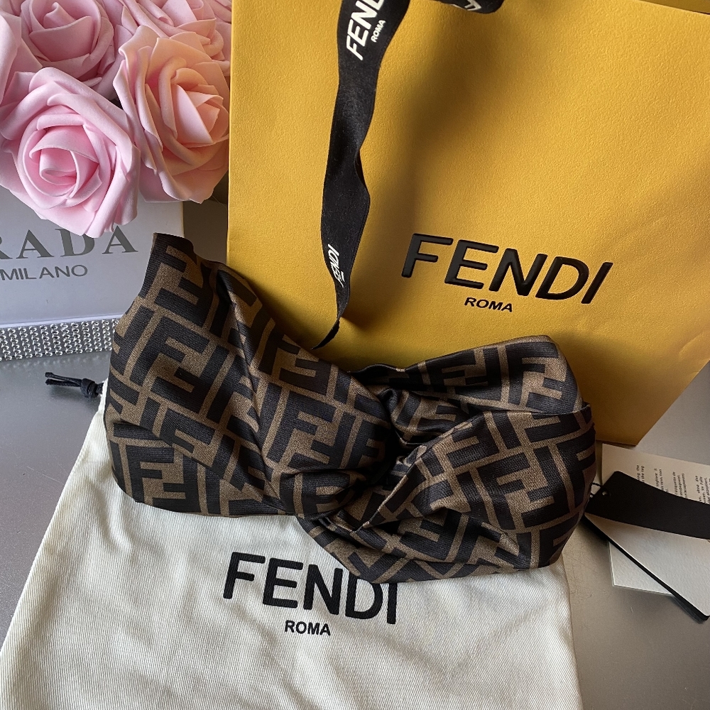 Fendi - Picture 7 of 15